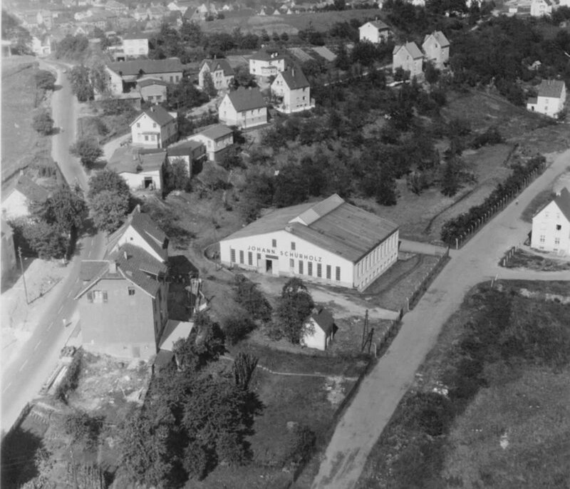 Bild: Luftbildaufnahme der neuen Werkshalle an der Königsstraße im Jahr 1955