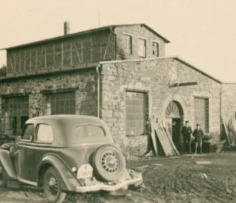 Bild: Gebäude der alten Schrauben- und Mutternfabrik in den 1940er Jahren